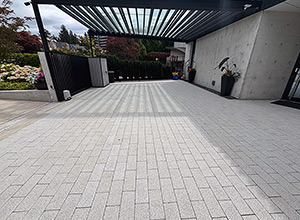 hydroPAVERS® Vancouver Sesame Snow White Driveway