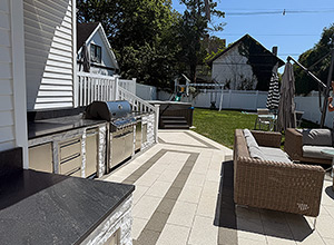 hydroPAVERS® -  Enjoyable Patio In Super White With Trim Of Dark Grey